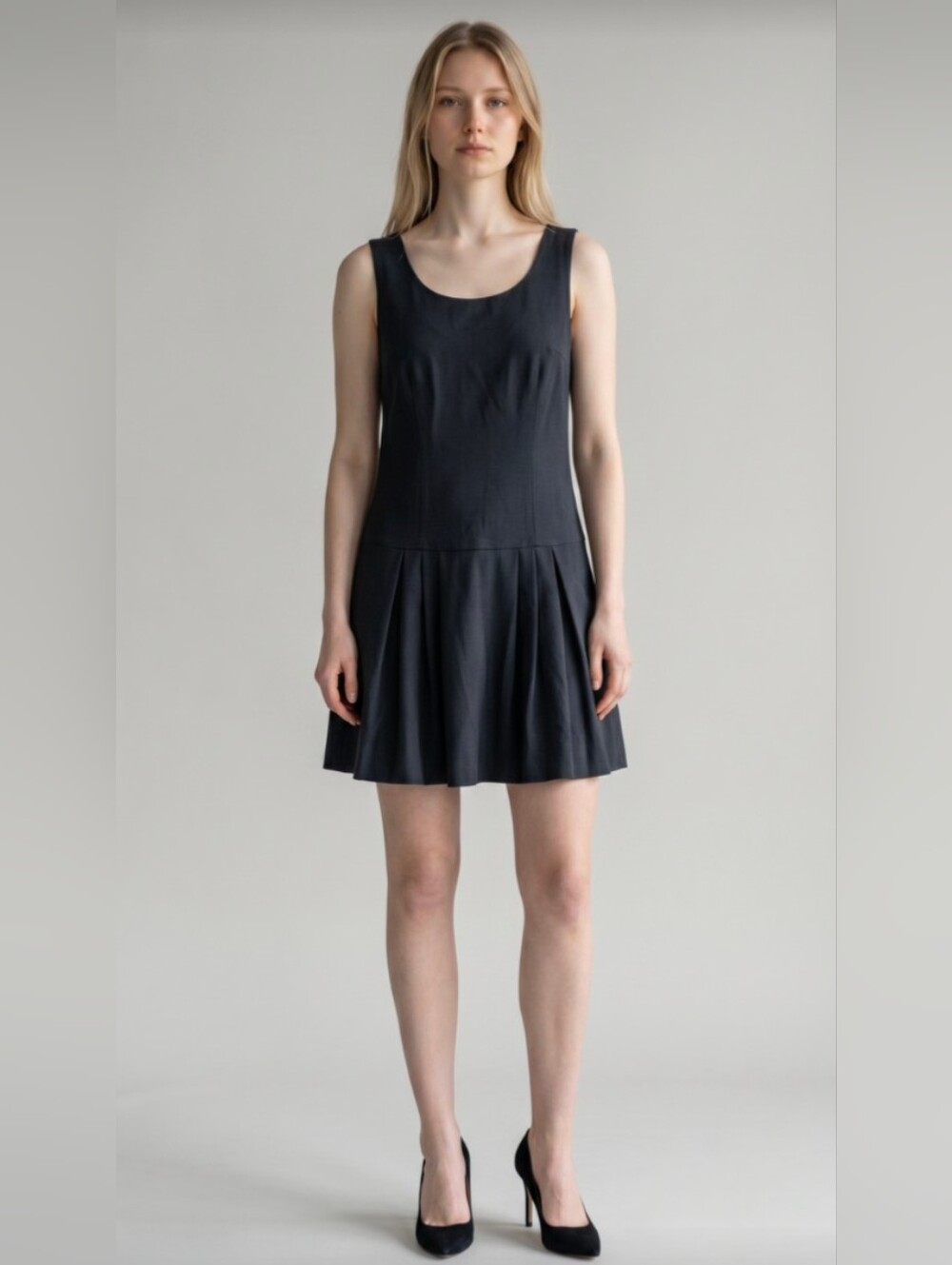 NWOT! WHITE HOUSE BLACK MARKET! RICH BLACK DROPPED WAIST, PLEATED SKIRT DRESS! 6
